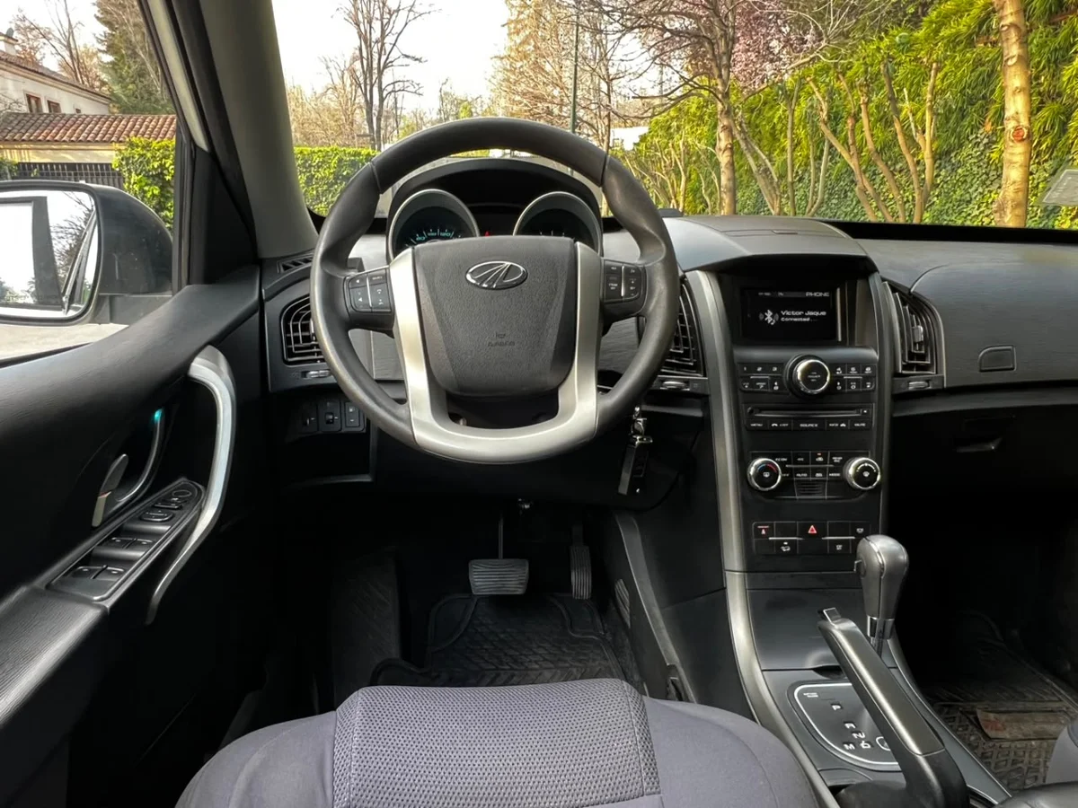 MAHINDRA XUV 500 2.2L BENCINA 4X2 AUT AÑO 2019 - Miniatura 13
