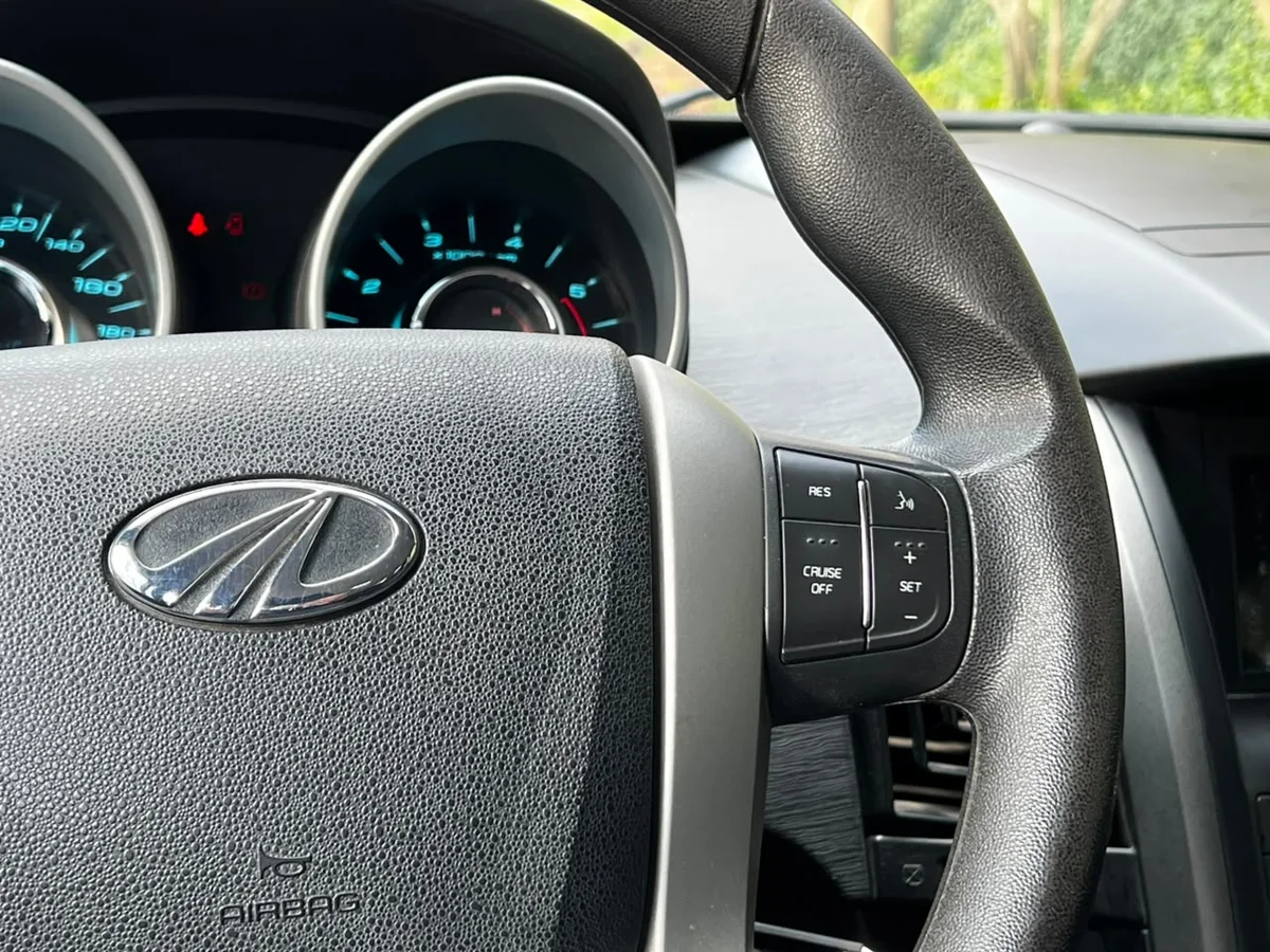 MAHINDRA XUV 500 2.2L BENCINA 4X2 AUT AÑO 2019 - Miniatura 16