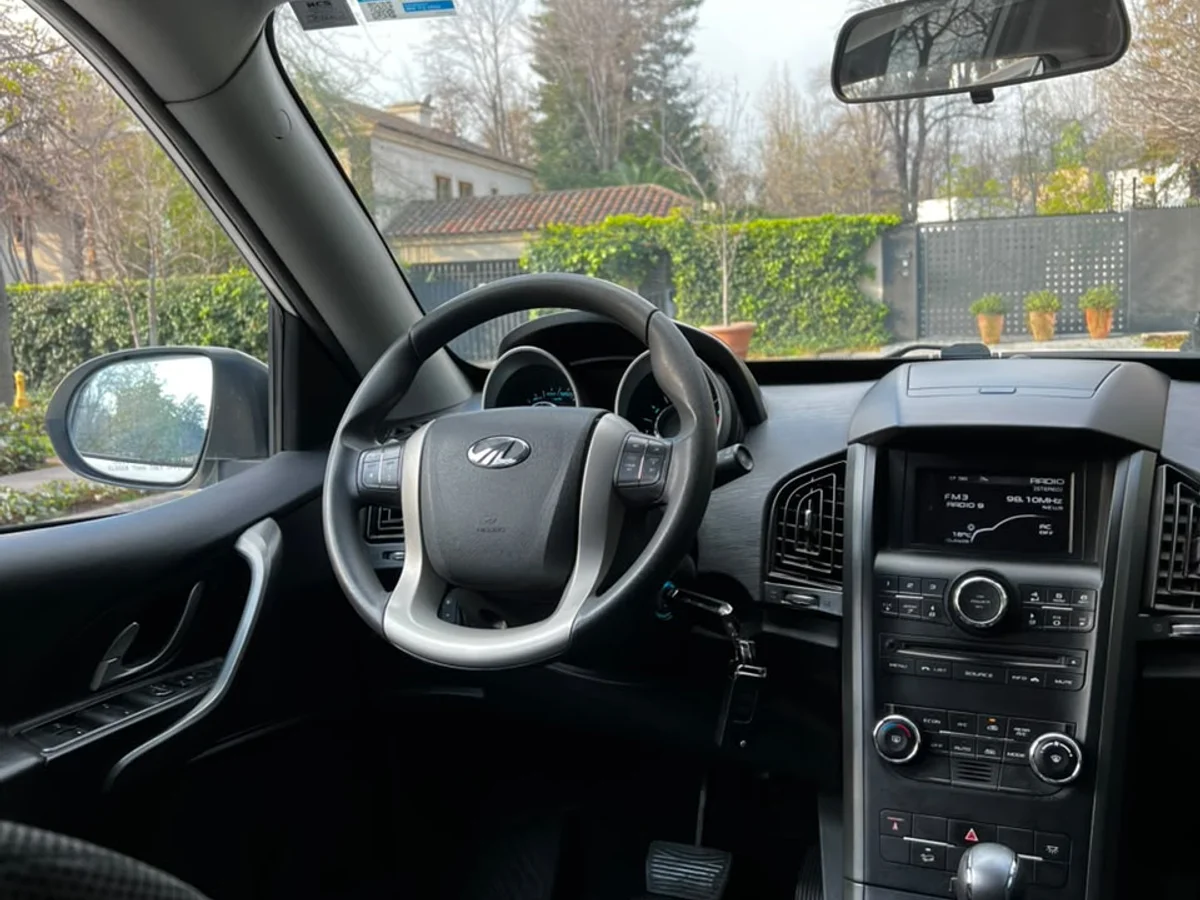 MAHINDRA XUV 500 2.2L BENCINA 4X2 AUT AÑO 2019 - Miniatura 18