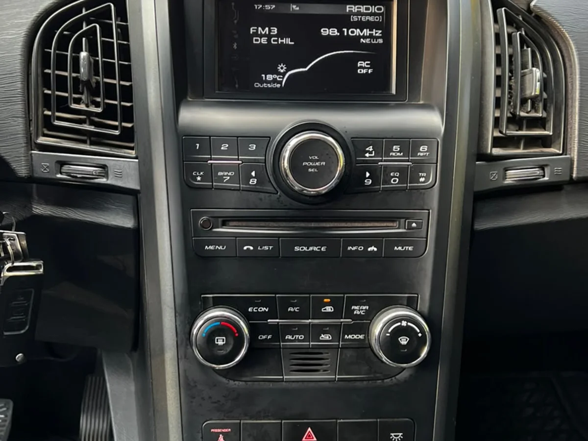 MAHINDRA XUV 500 2.2L BENCINA 4X2 AUT AÑO 2019 - Miniatura 20