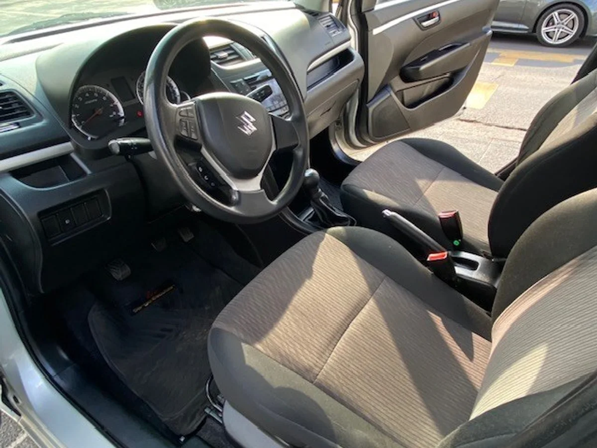 SUZUKI SWIFT GL 1.2 Aire 2018 - Miniatura 10