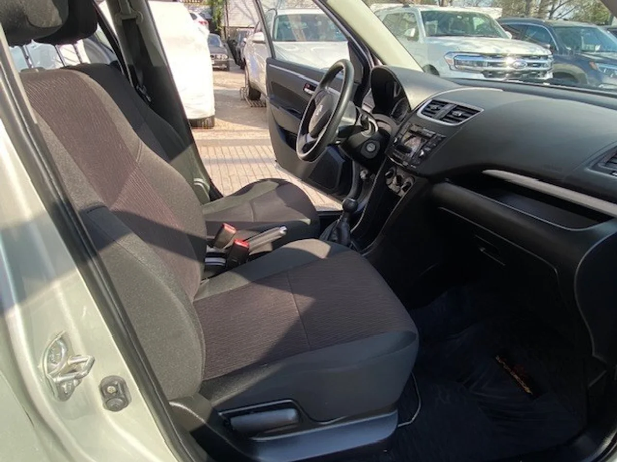 SUZUKI SWIFT GL 1.2 Aire 2018 - Miniatura 22