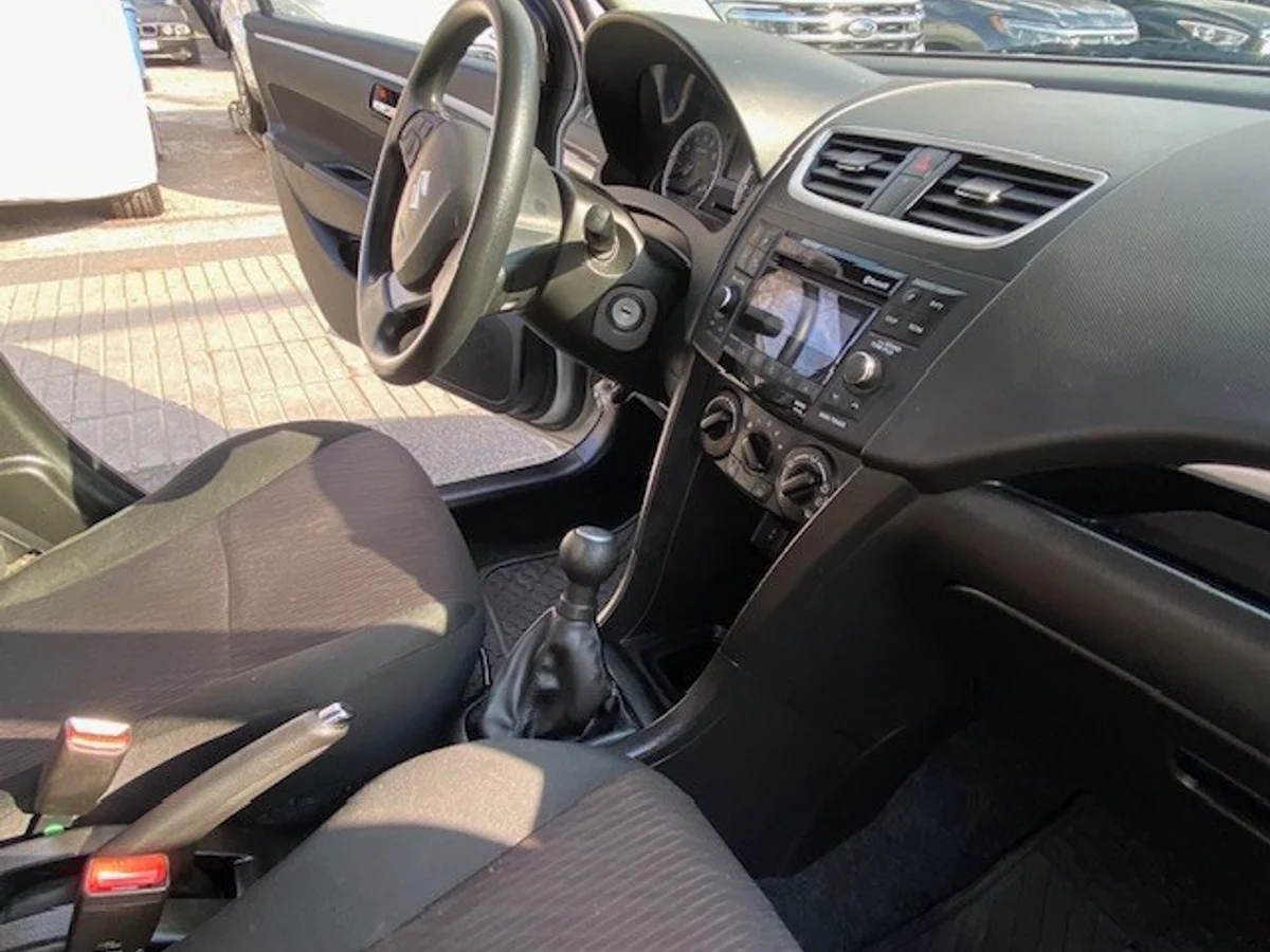 SUZUKI SWIFT GL 1.2 Aire 2018 - Miniatura 23