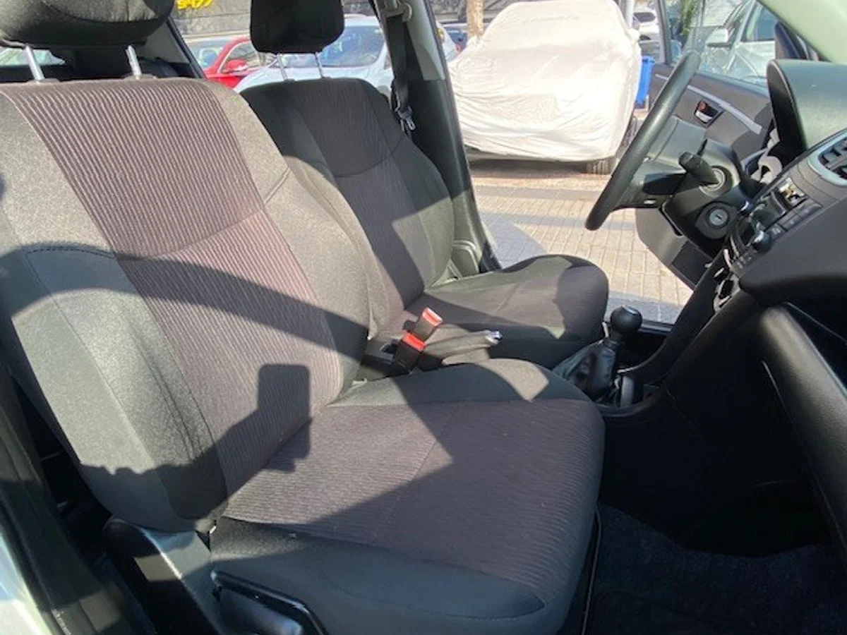 SUZUKI SWIFT GL 1.2 Aire 2018 - Miniatura 26