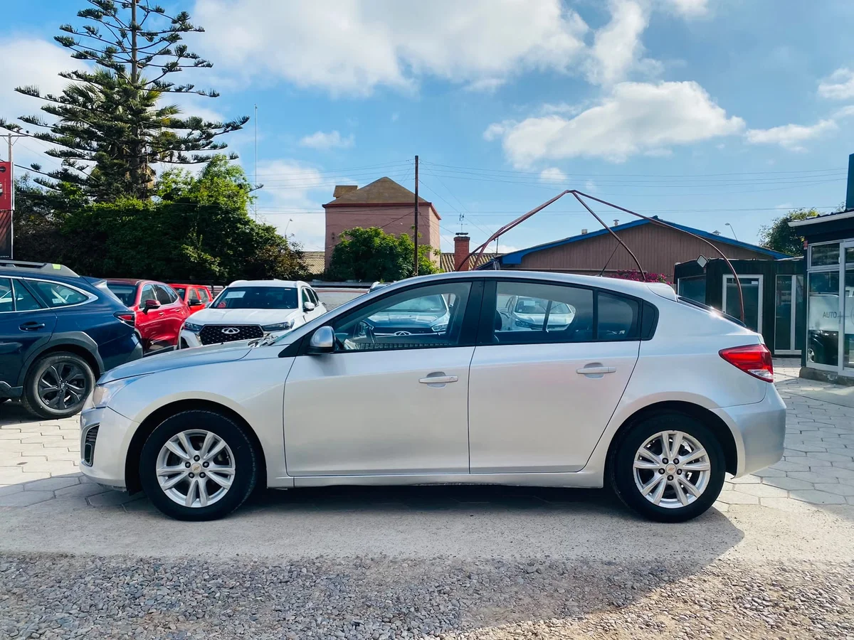 CHEVROLET CRUZE 1.8 LS AUTOMÁTICO HATCHBACK 2014 9