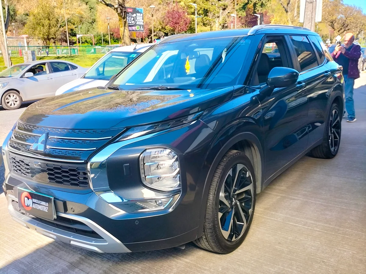 MITSUBISHI Outlander 2.5 GLS P 2025