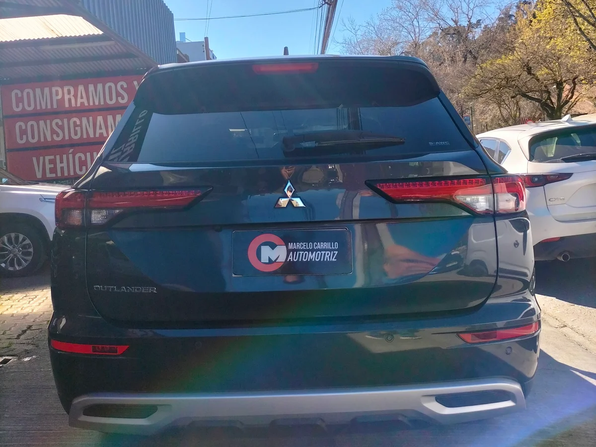 MITSUBISHI Outlander 2.5 GLS P 2025