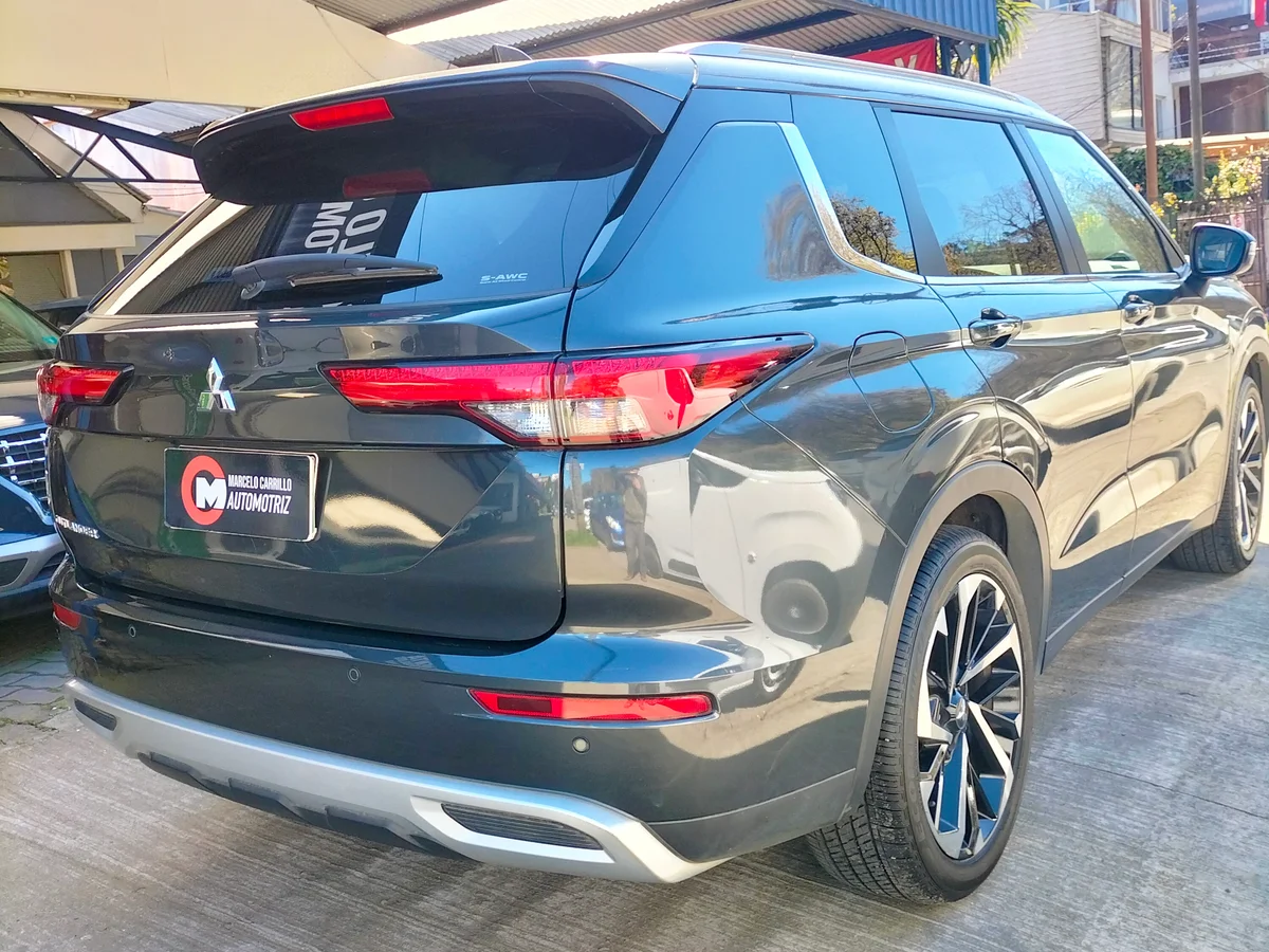 MITSUBISHI Outlander 2.5 GLS P 2025