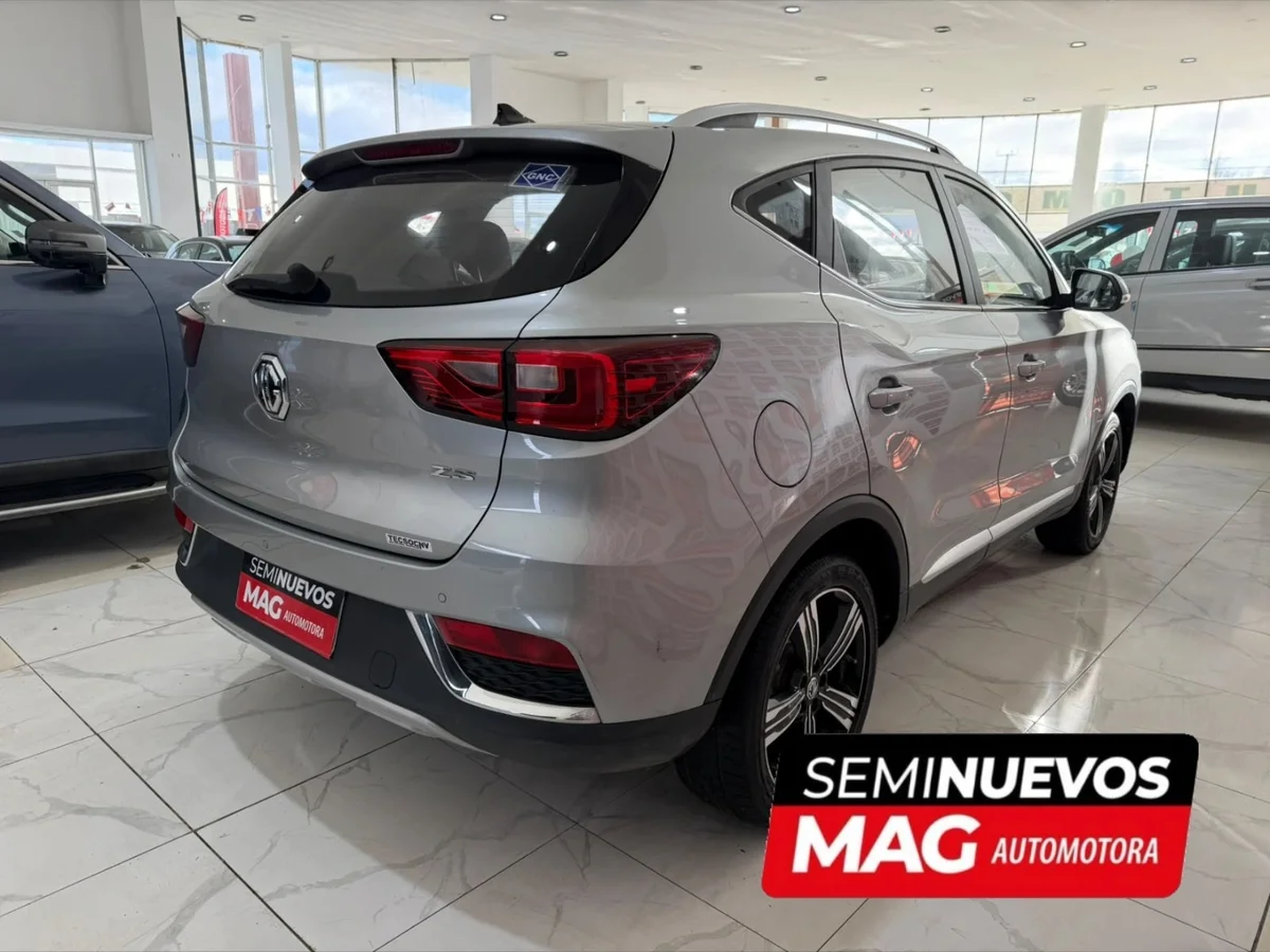 MG Zs 1.5 2025 CON EQUIPO A GAS