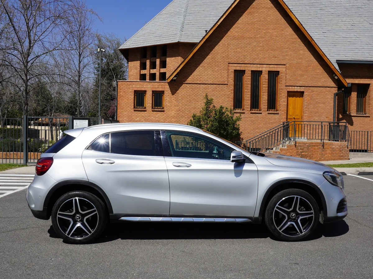 Mercedes Benz GLA 250 4Matic miniatura 4