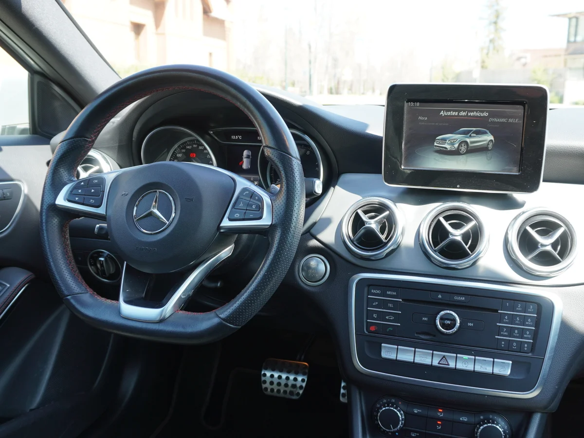 Mercedes Benz GLA 250 4Matic miniatura 24