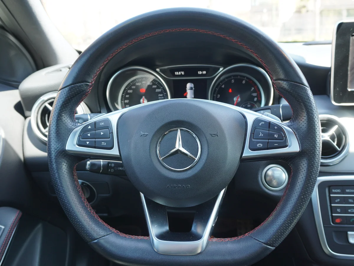 Mercedes Benz GLA 250 4Matic miniatura 25