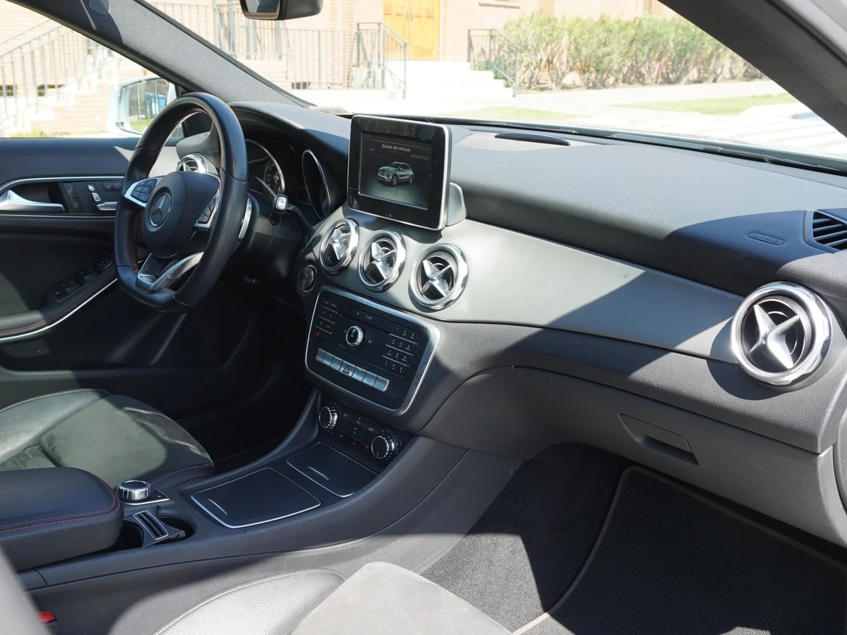 Mercedes Benz GLA 250 4Matic miniatura 32