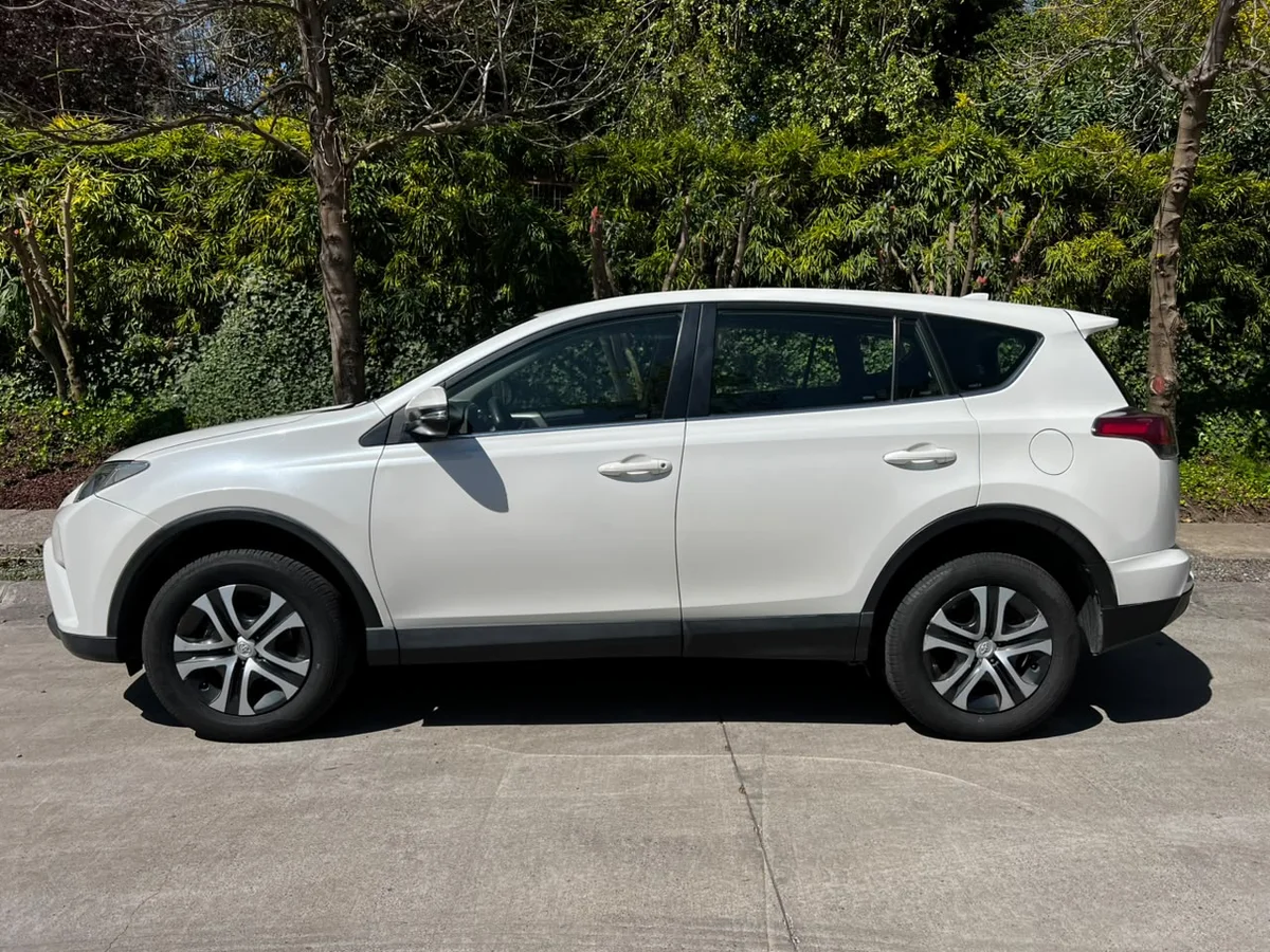 Toyota Rav4 2.0L lujo mt6 4x2 año 2018 pérdida asimilada - Miniatura 4