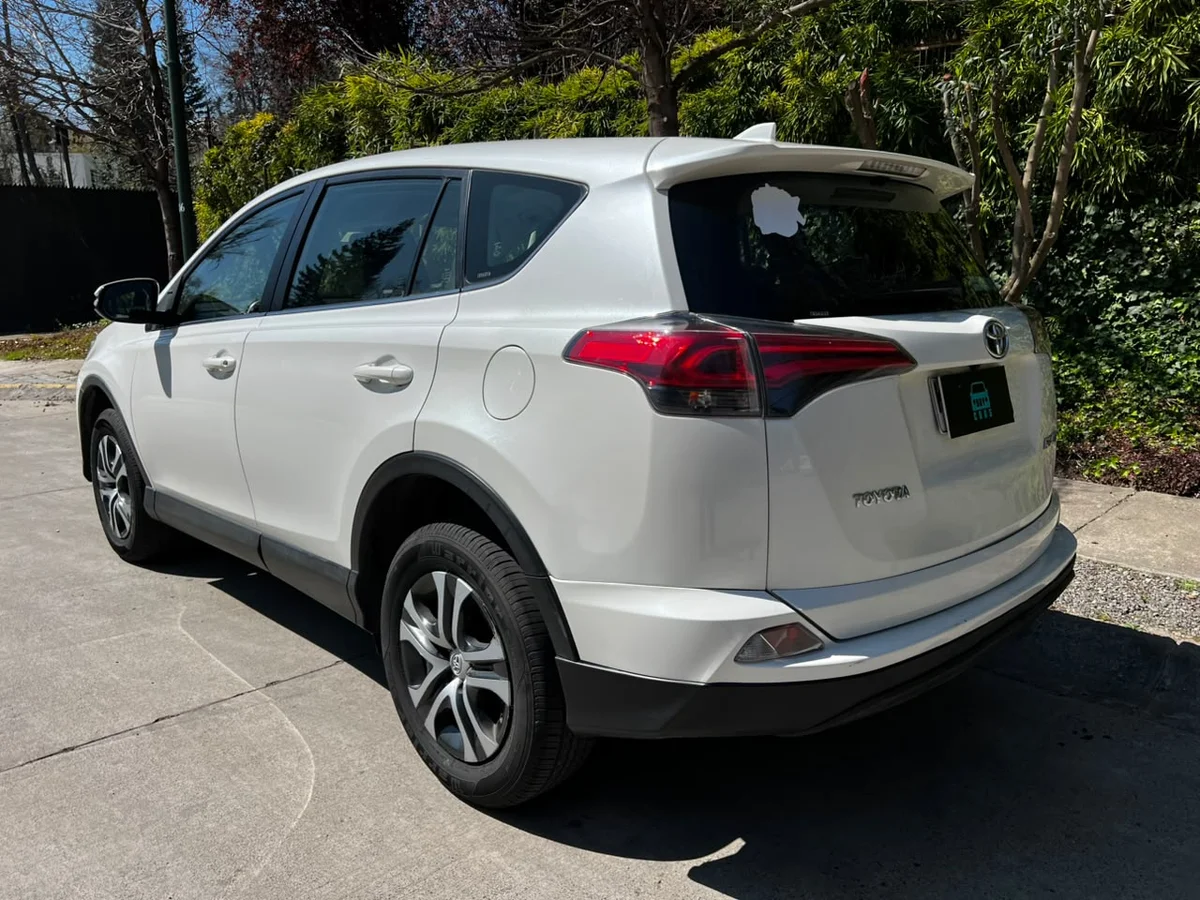 Toyota Rav4 2.0L lujo mt6 4x2 año 2018 pérdida asimilada - Miniatura 5