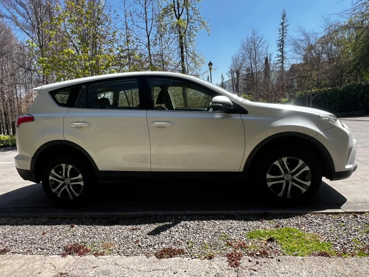 Toyota Rav4 2.0L lujo mt6 4x2 año 2018 pérdida asimilada - Miniatura 8