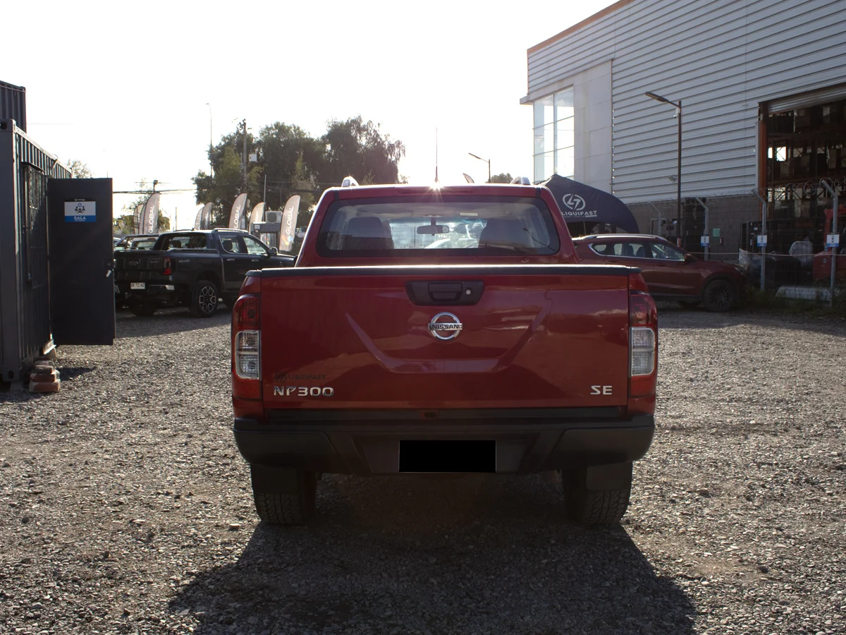 NISSAN Np300