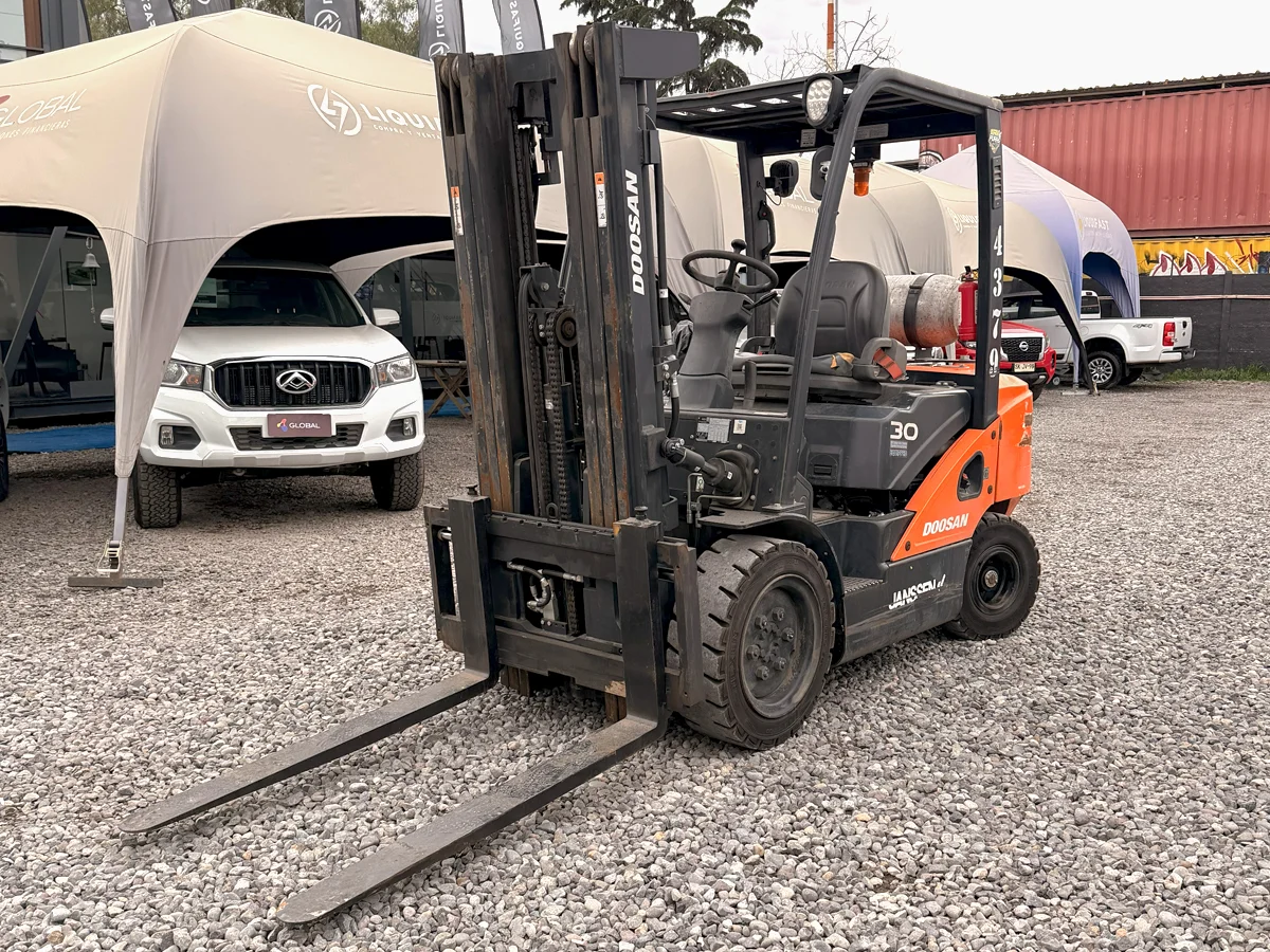 DOOSAN G30N-7 GRUA