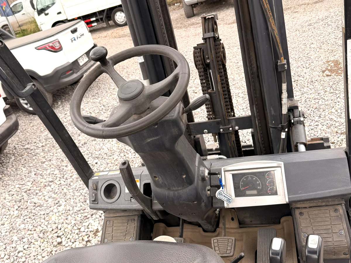 DOOSAN G30N-7 GRUA