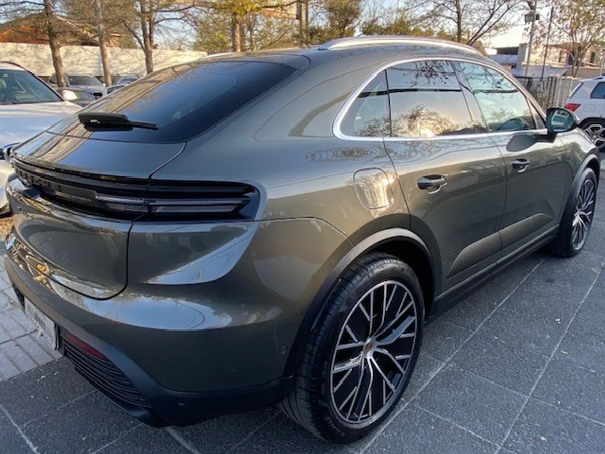 PORSCHE MACAN 4 Electric 4x4 2025 - Miniatura 2