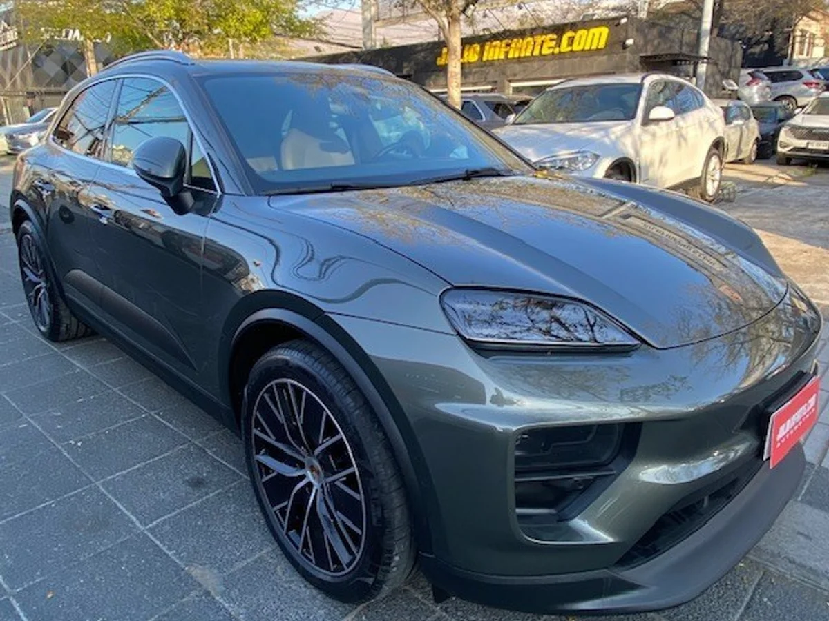 PORSCHE MACAN 4 Electric 4x4 2025 - Miniatura 3