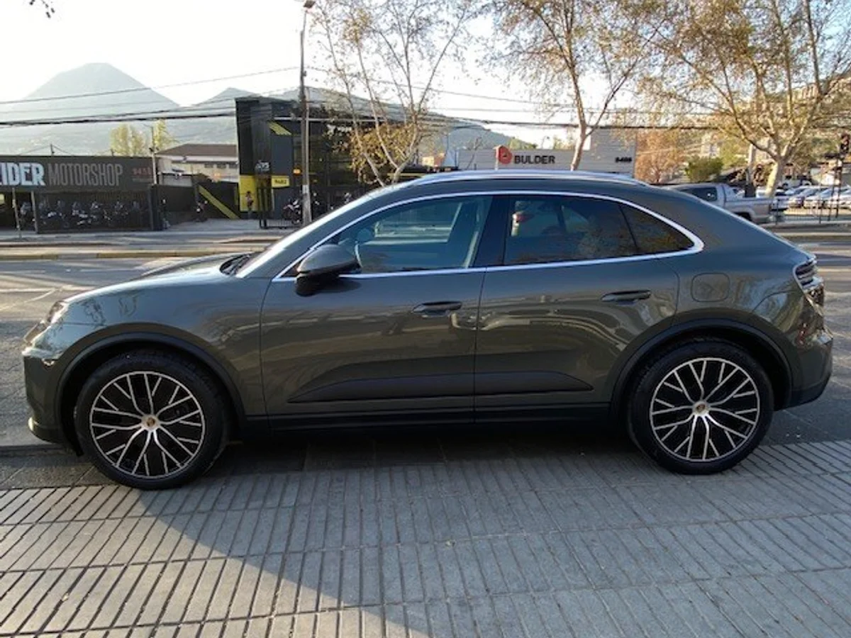 PORSCHE MACAN 4 Electric 4x4 2025 - Miniatura 6