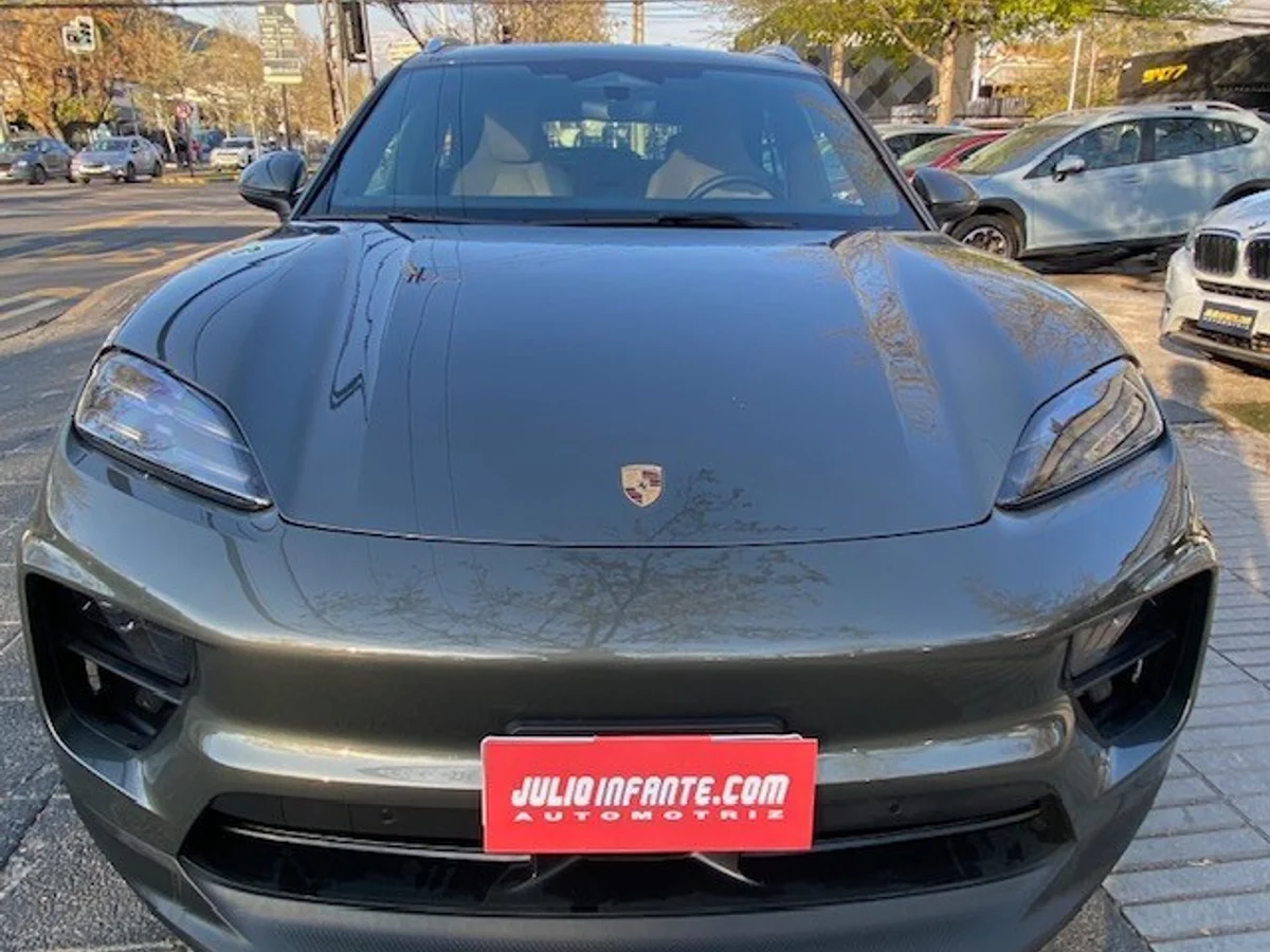 PORSCHE MACAN 4 Electric 4x4 2025 - Miniatura 8