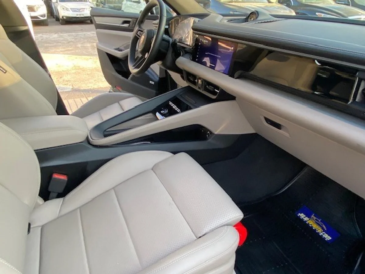 PORSCHE MACAN 4 Electric 4x4 2025 - Miniatura 11