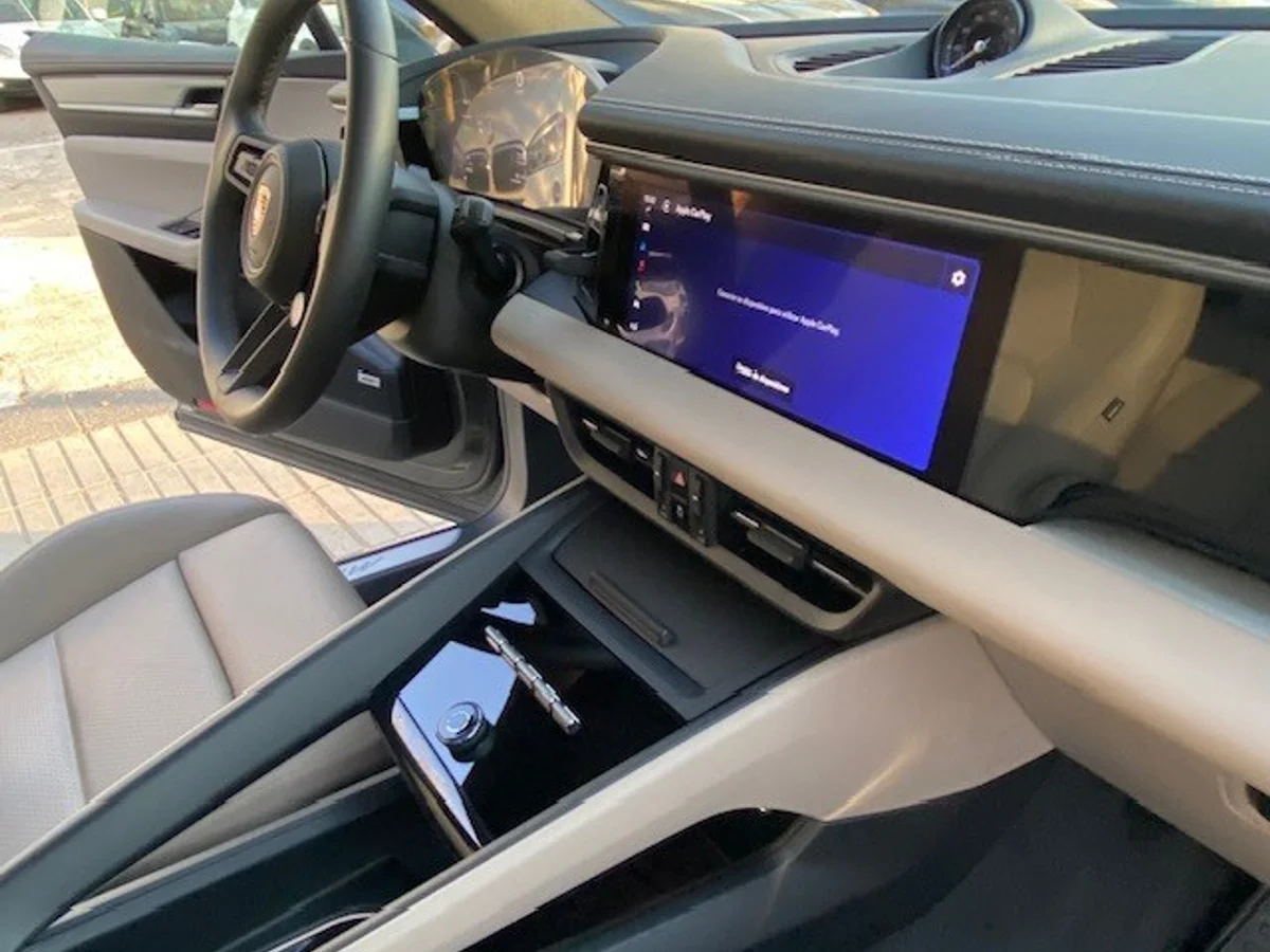 PORSCHE MACAN 4 Electric 4x4 2025 - Miniatura 12