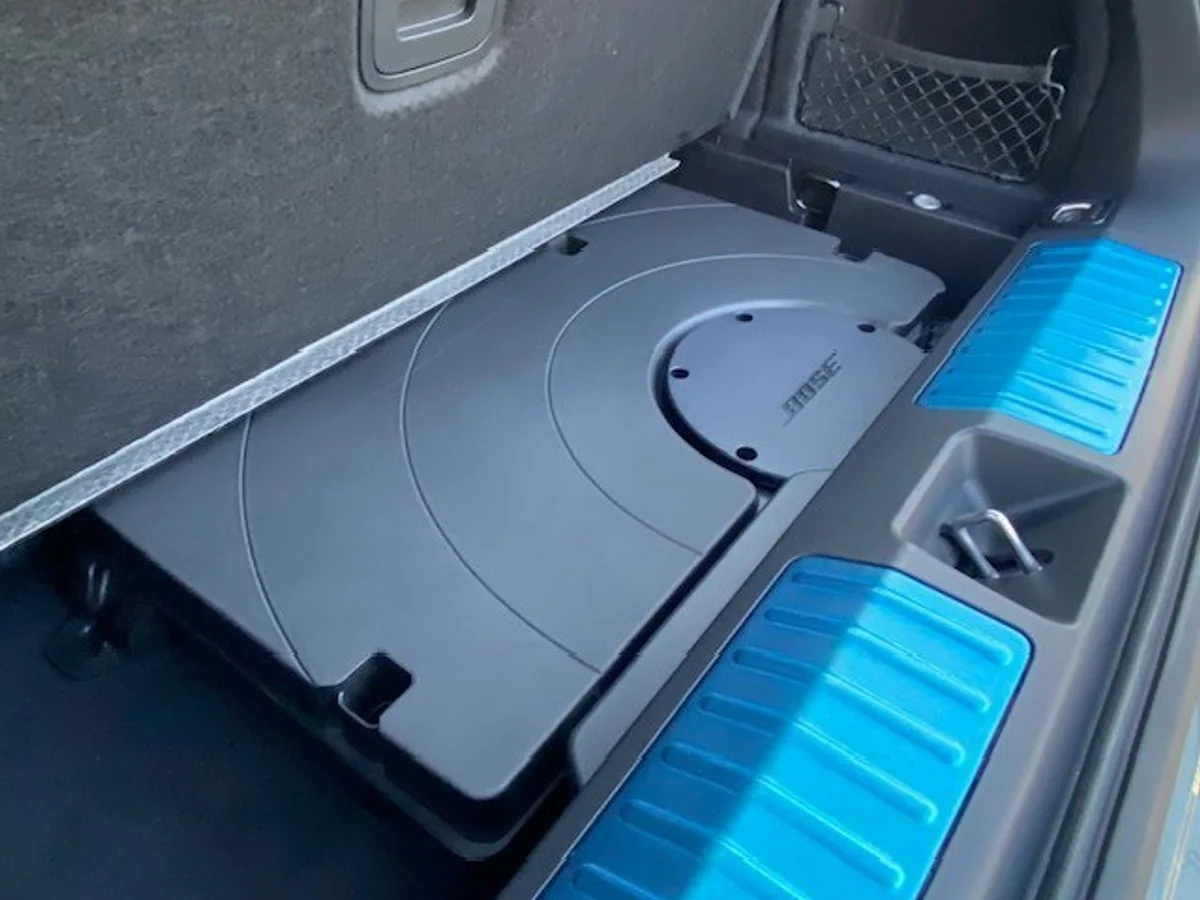 PORSCHE MACAN 4 Electric 4x4 2025 - Miniatura 16