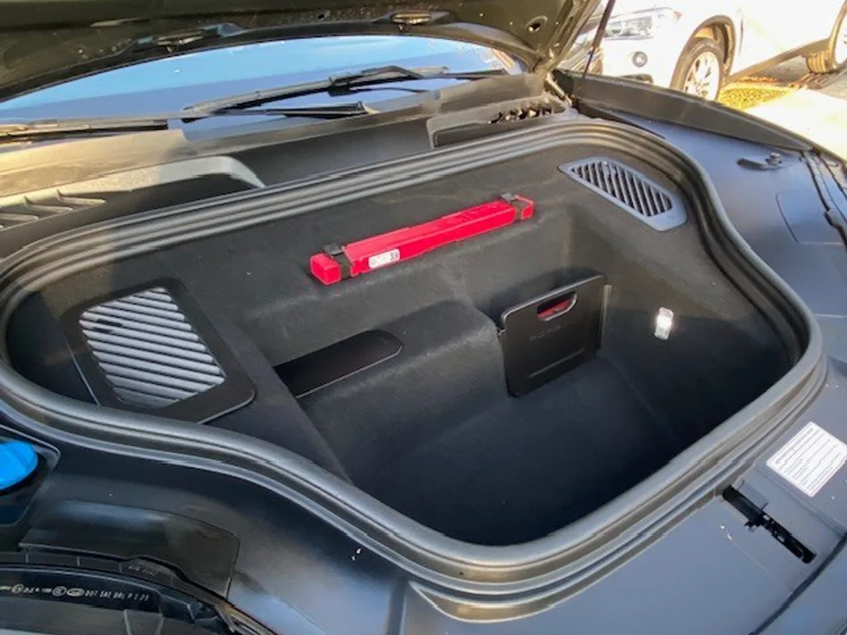 PORSCHE MACAN 4 Electric 4x4 2025 - Miniatura 21
