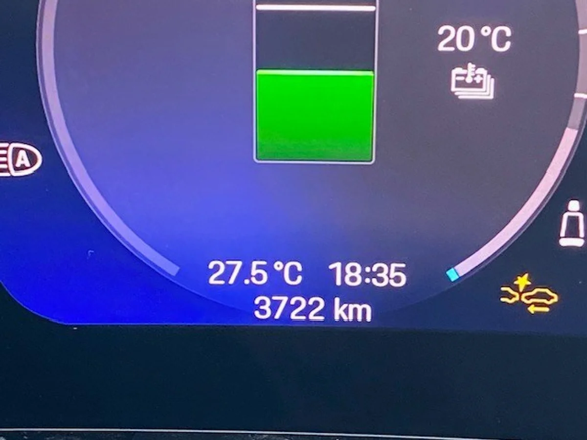 PORSCHE MACAN 4 Electric 4x4 2025 - Miniatura 23