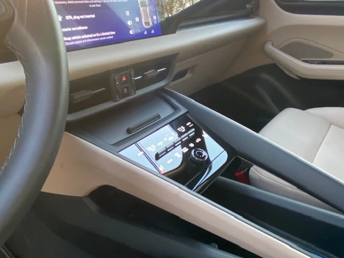 PORSCHE MACAN 4 Electric 4x4 2025 - Miniatura 29