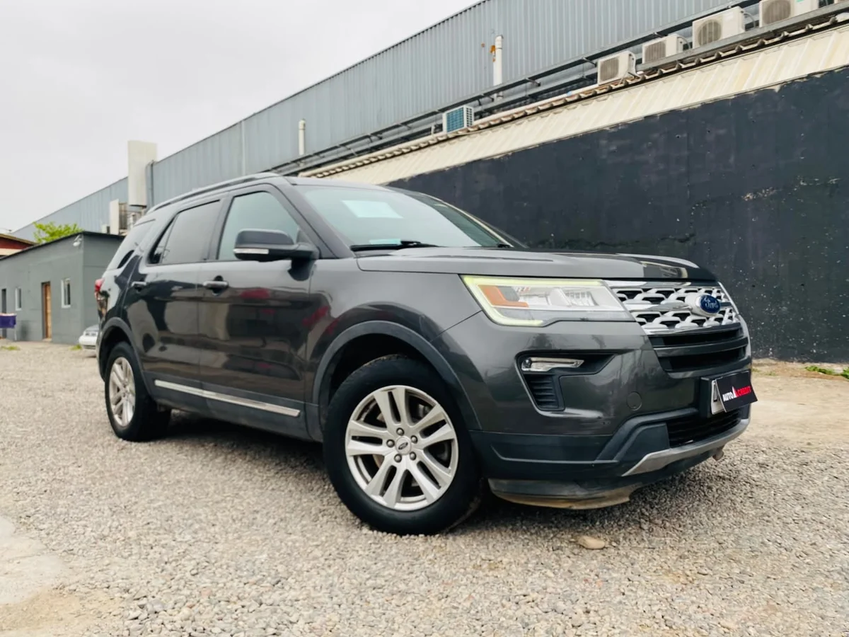 Ford Explorer Xlt — foto 3 de 13