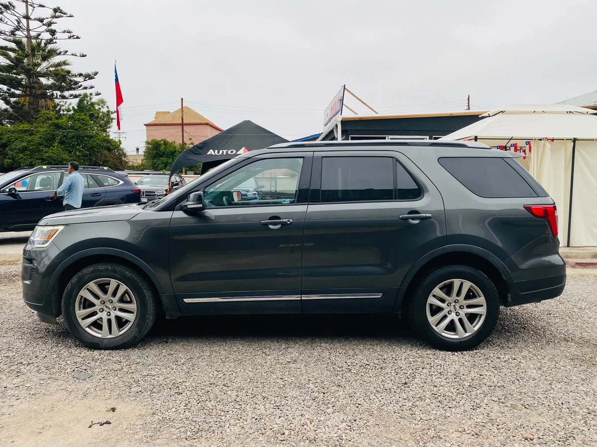 Ford Explorer Xlt — foto 4 de 13