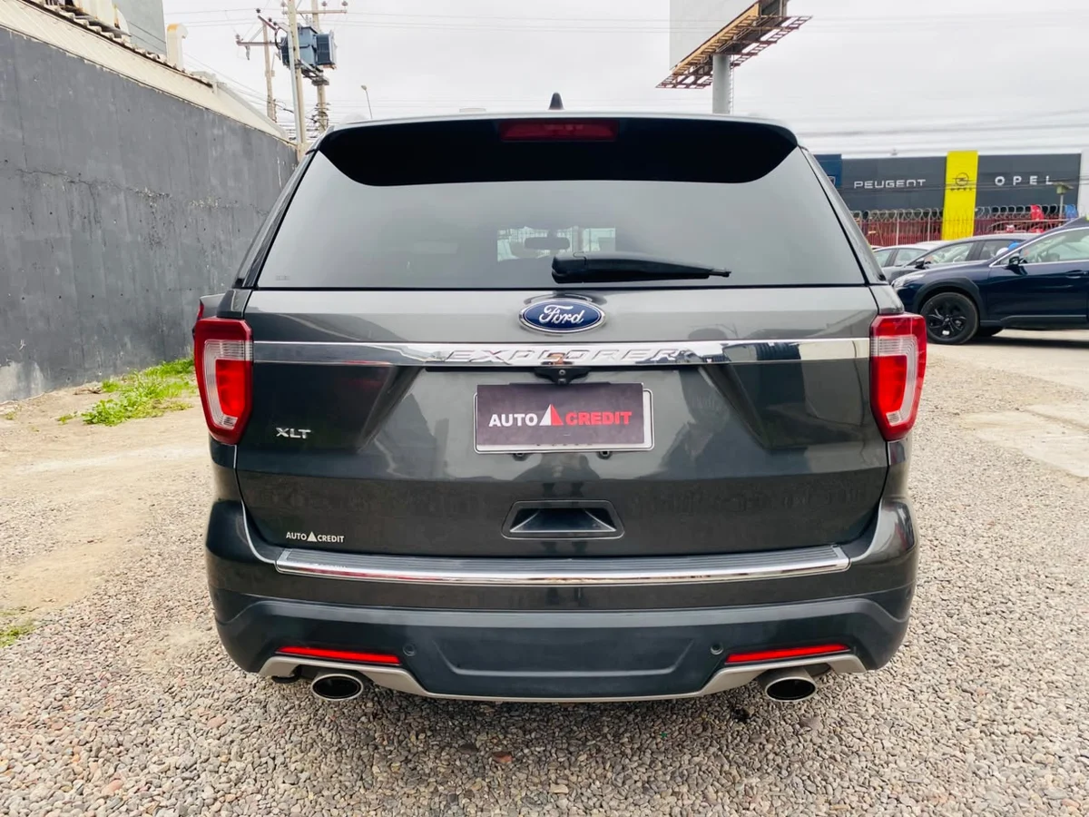 Ford Explorer Xlt — foto 12 de 13