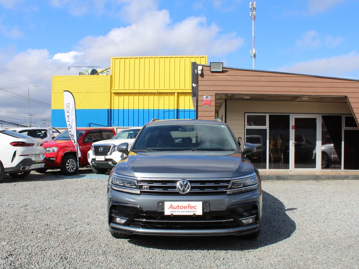Volkswagen Tiguan R Line — foto 3 de 12