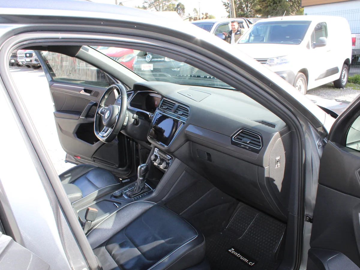 Volkswagen Tiguan R Line — foto 5 de 12