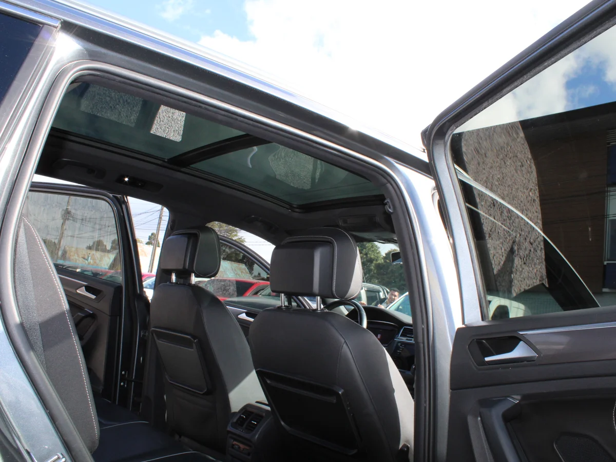 Volkswagen Tiguan R Line — foto 7 de 12