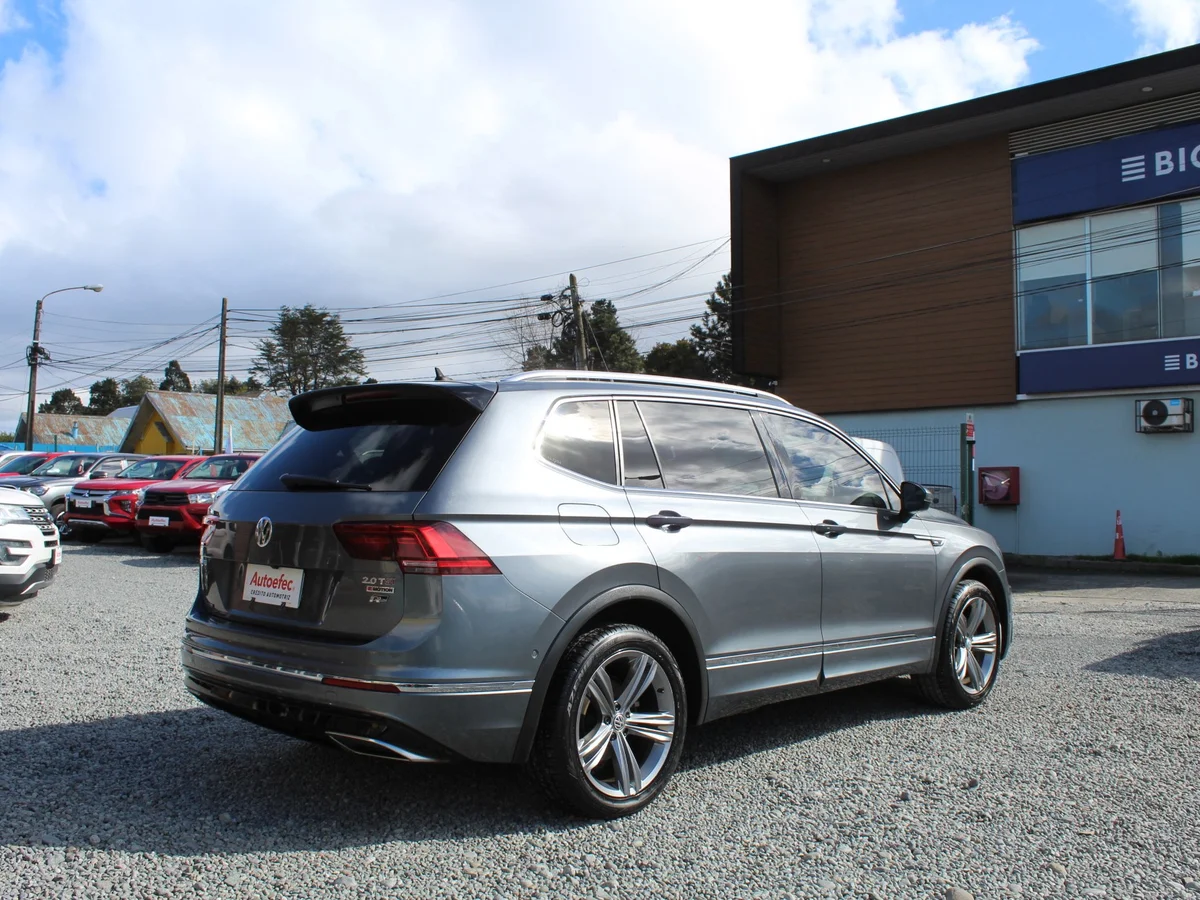 Volkswagen Tiguan R Line — foto 9 de 12