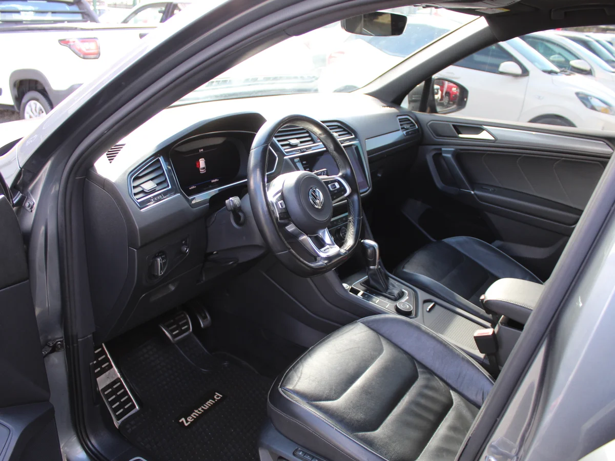 Volkswagen Tiguan R Line — foto 11 de 12
