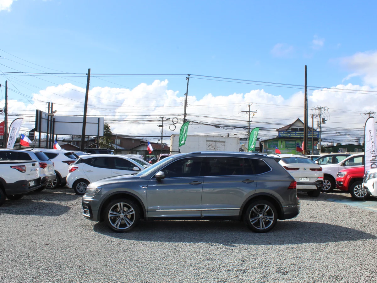 Volkswagen Tiguan R Line — foto 12 de 12
