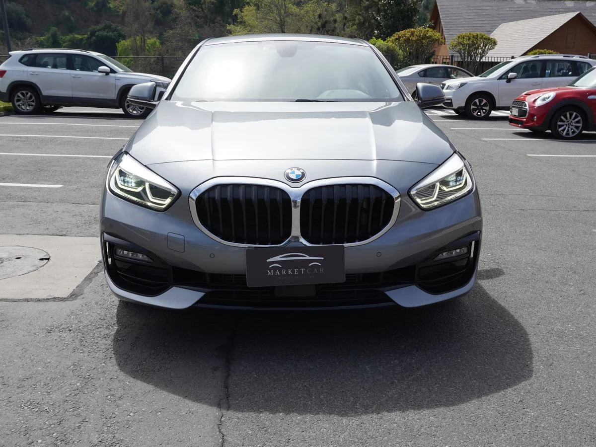 BMW 118 Diesel Sport 2.0 Hatchback Año 2022 miniatura 2