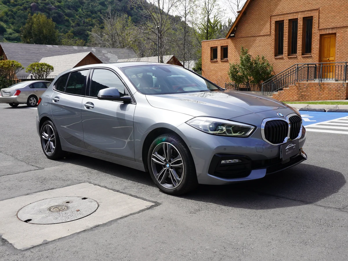 BMW 118 Diesel Sport 2.0 Hatchback Año 2022 miniatura 3