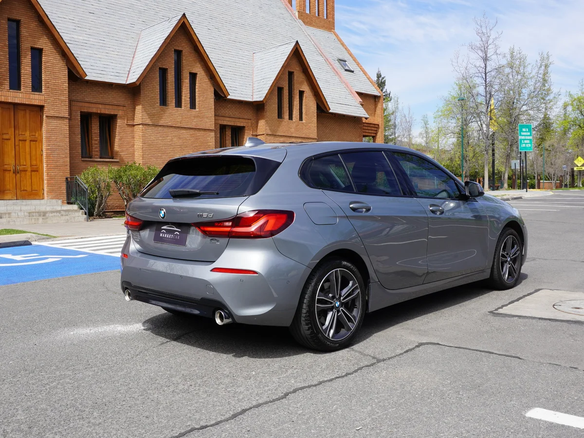 BMW 118 Diesel Sport 2.0 Hatchback Año 2022 miniatura 5