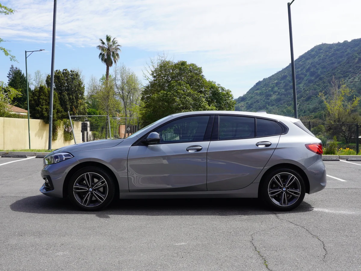 BMW 118 Diesel Sport 2.0 Hatchback Año 2022 miniatura 8