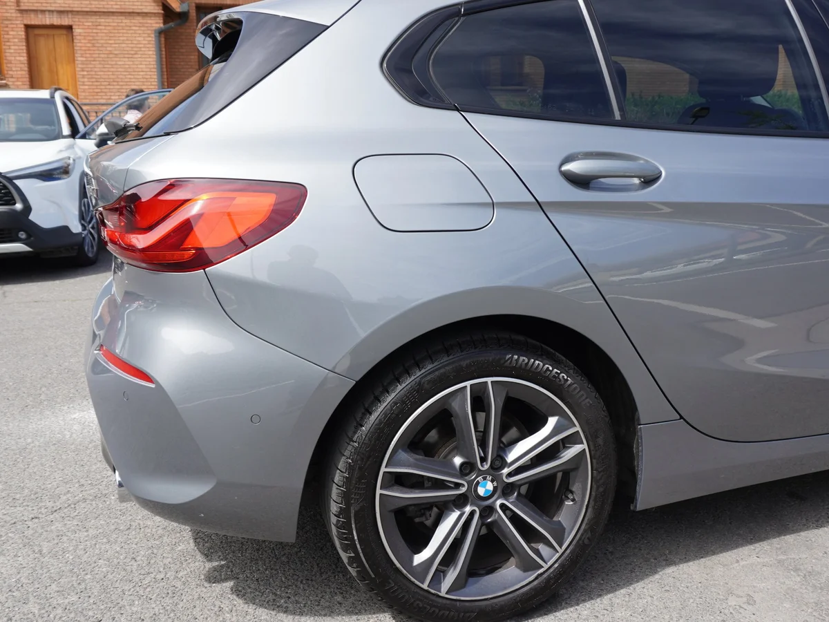 BMW 118 Diesel Sport 2.0 Hatchback Año 2022 miniatura 13