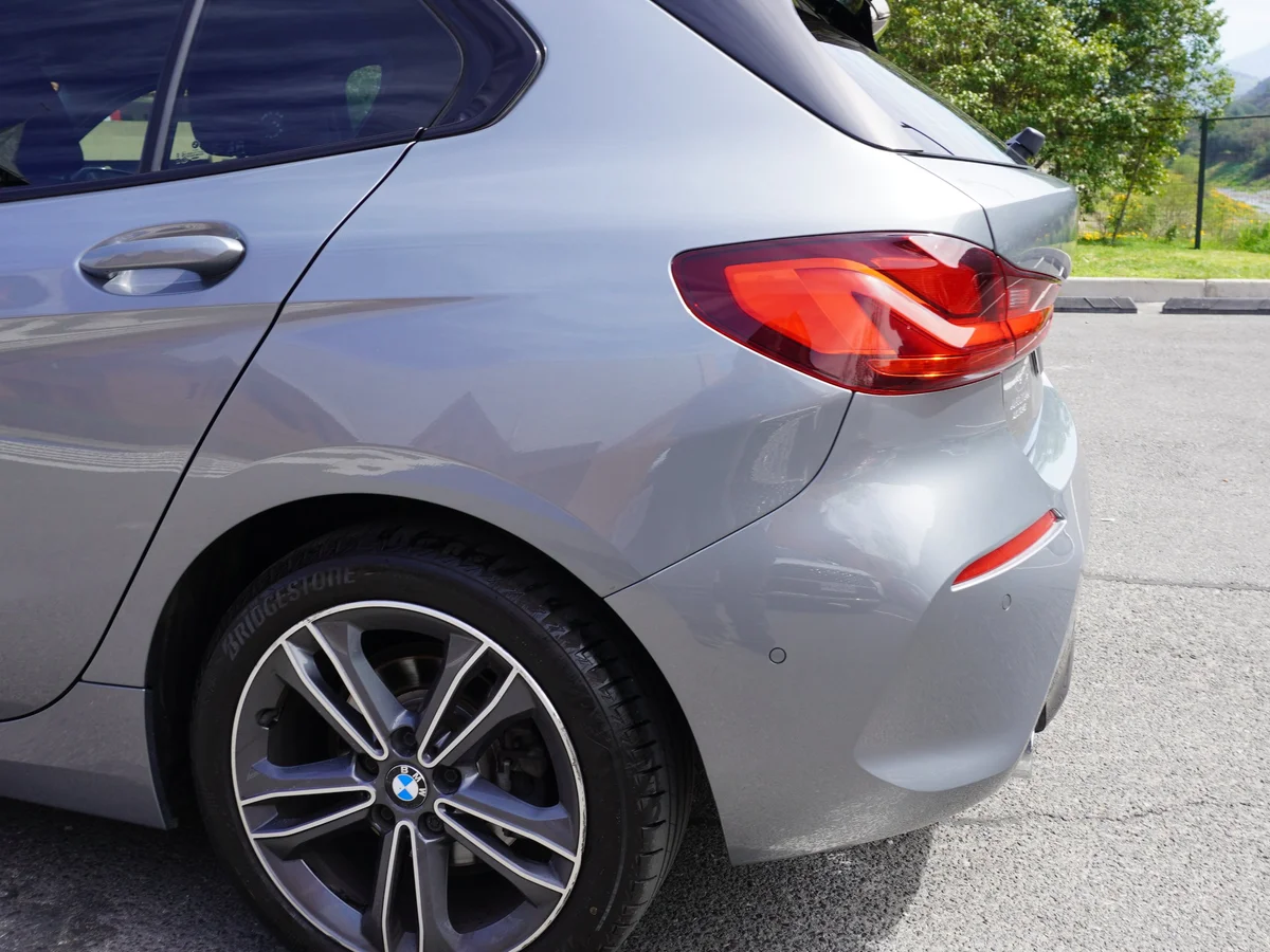 BMW 118 Diesel Sport 2.0 Hatchback Año 2022 miniatura 14