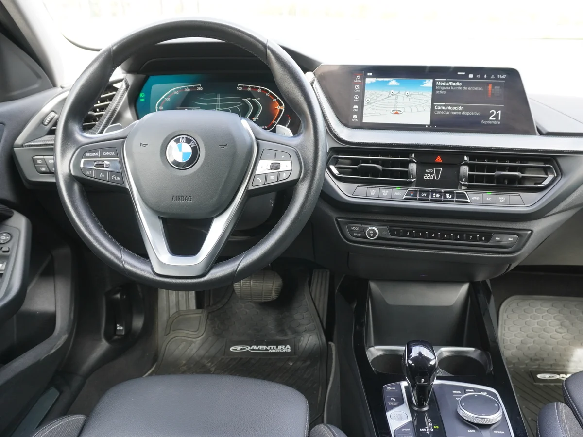 BMW 118 Diesel Sport 2.0 Hatchback Año 2022 miniatura 21