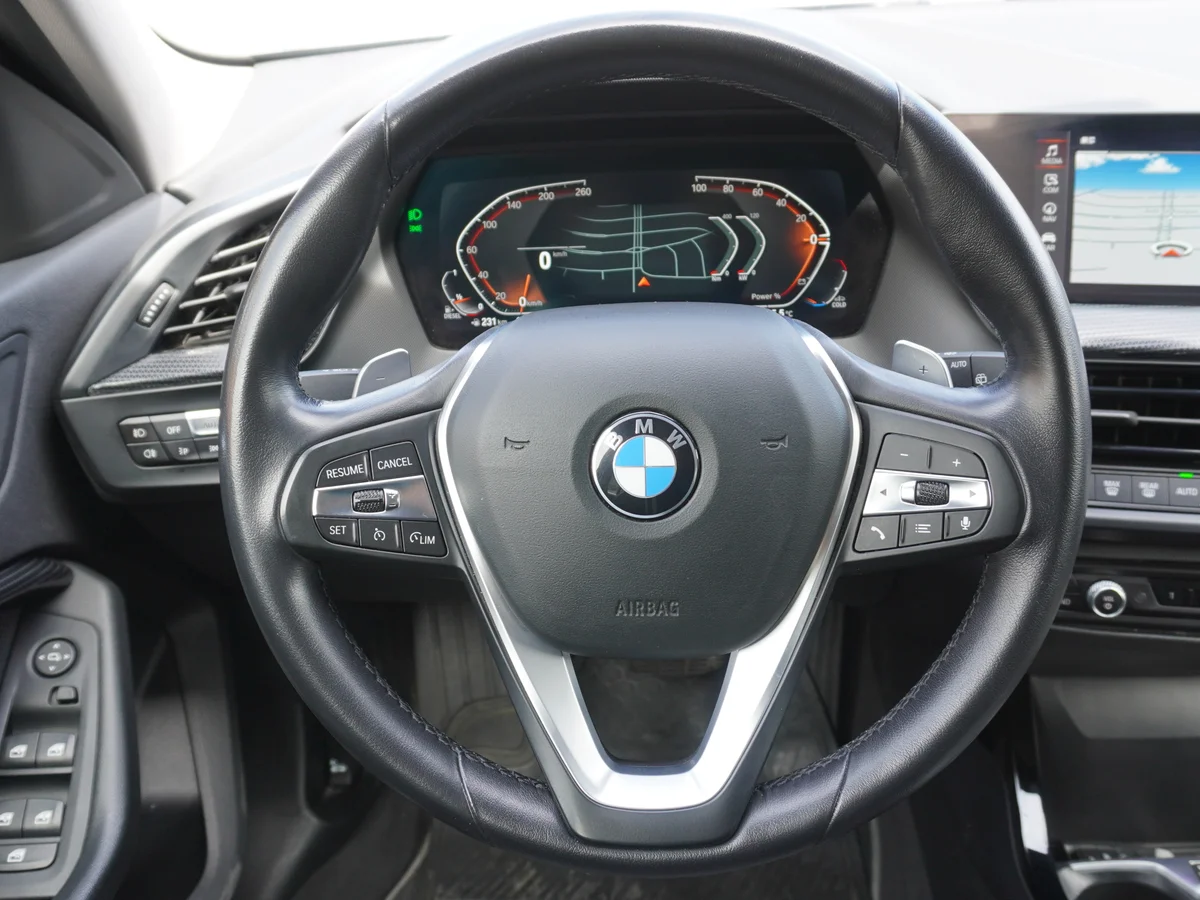 BMW 118 Diesel Sport 2.0 Hatchback Año 2022 miniatura 22